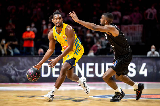 新作出防守 新作出防守